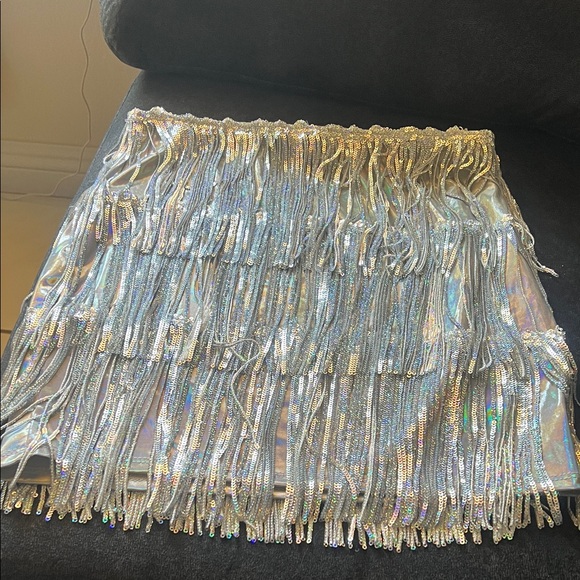 ✨AKIRA Silver Sequin Fringe Skirt✨ - Picture 3 of 6